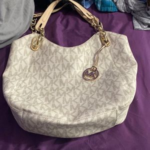 cute michael kors hand bag!